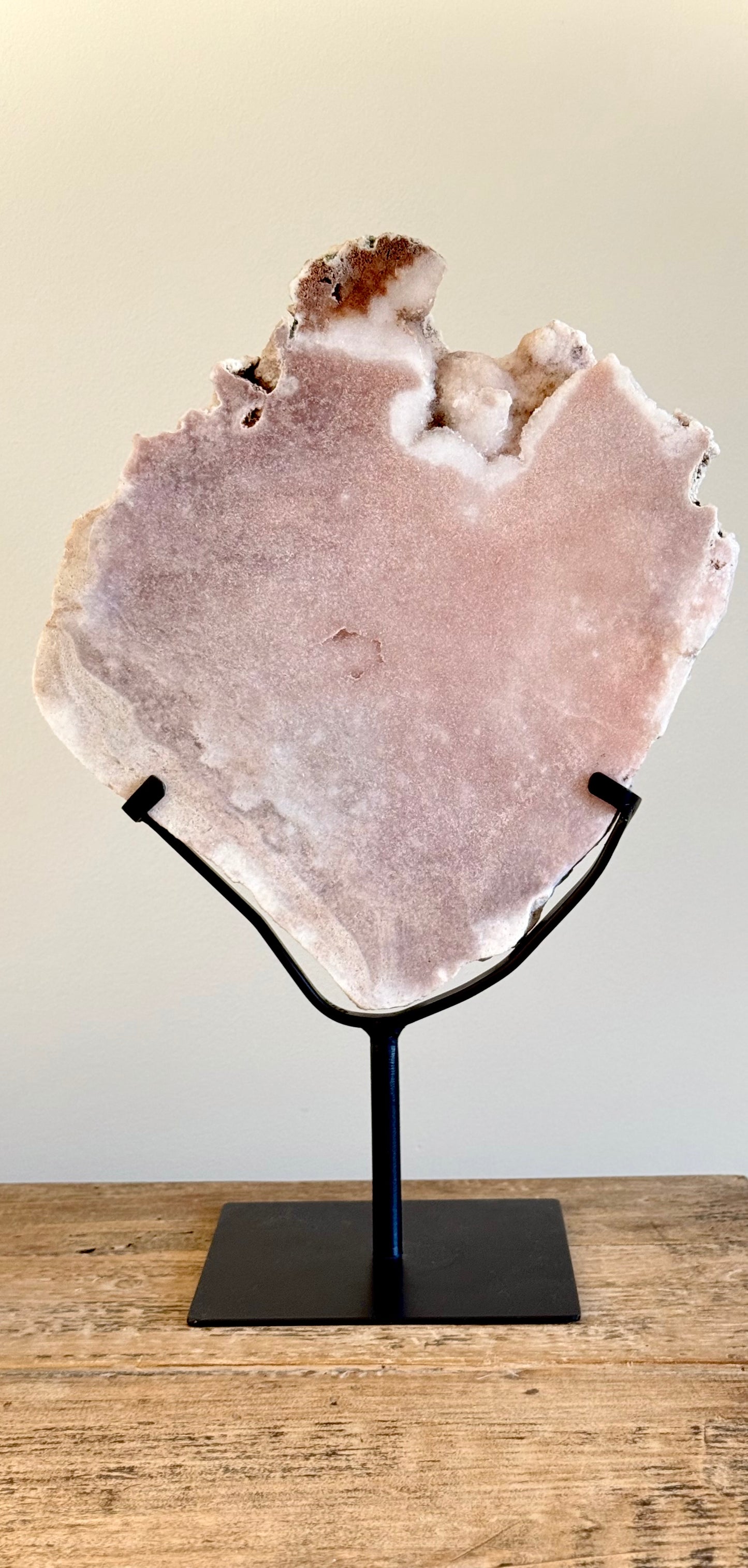 Roze amethist op standaard Statement piece 3,22KG (42cm)