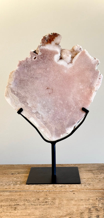 Roze amethist op standaard Statement piece 3,22KG (42cm)