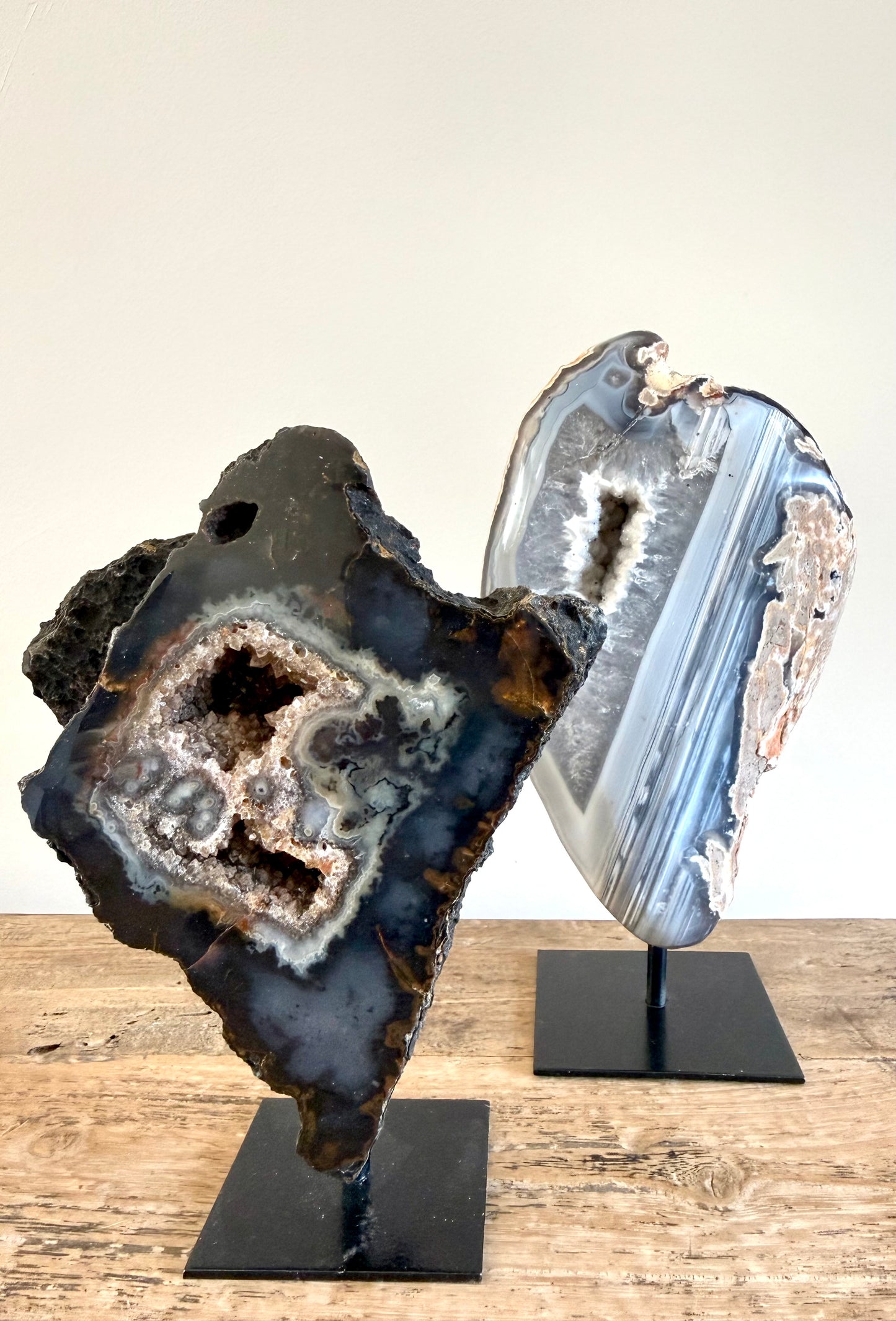 Agaat schijf op standaard met druzy