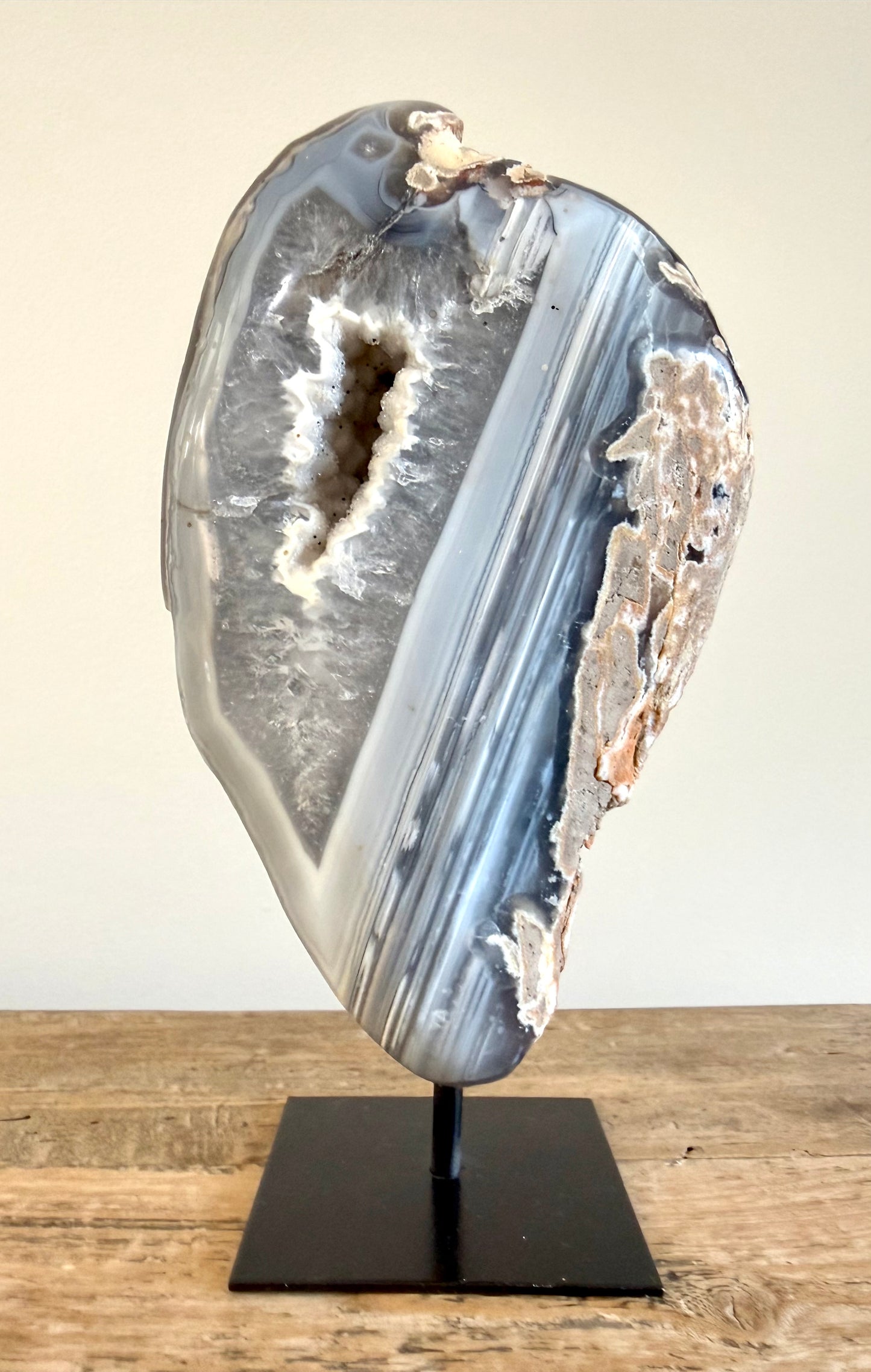 Agaat geode op standaard met druzy
