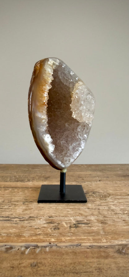 Agaat geode op standaard