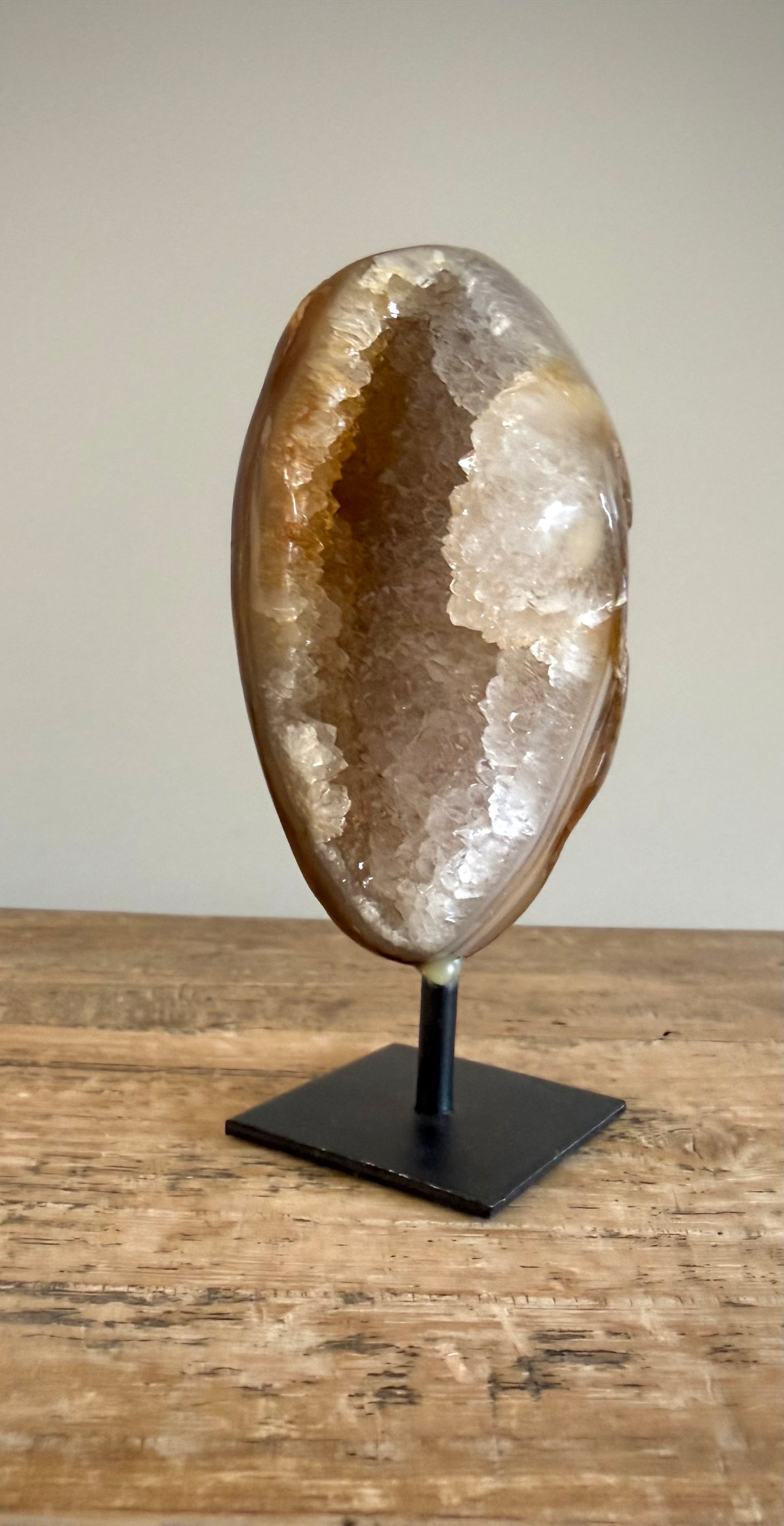 Agaat geode op standaard