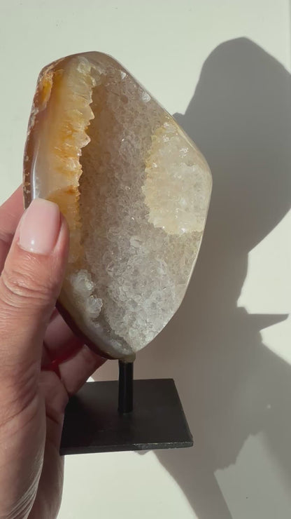 Agaat geode op standaard