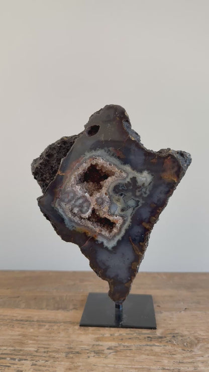 Agaat schijf op standaard met druzy